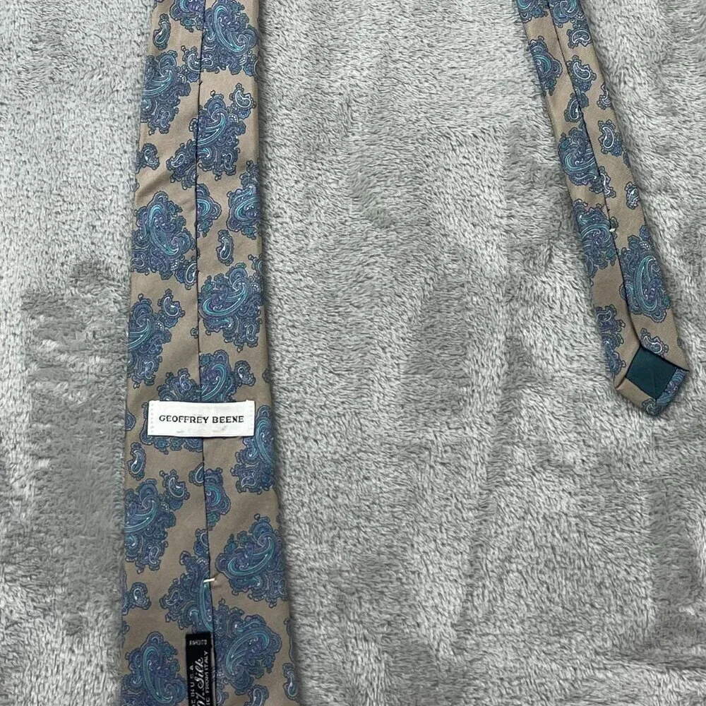 Geoffrey Beene Men's Classic 100% Silk Neck Tie